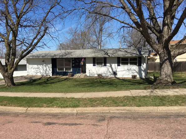 1919 Cedar St, Yankton, SD 57078