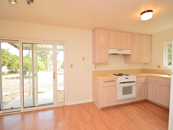 5th image of 4989 Vista Pl