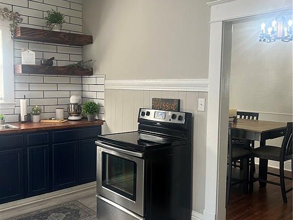 4th image of 1006 Gordon St