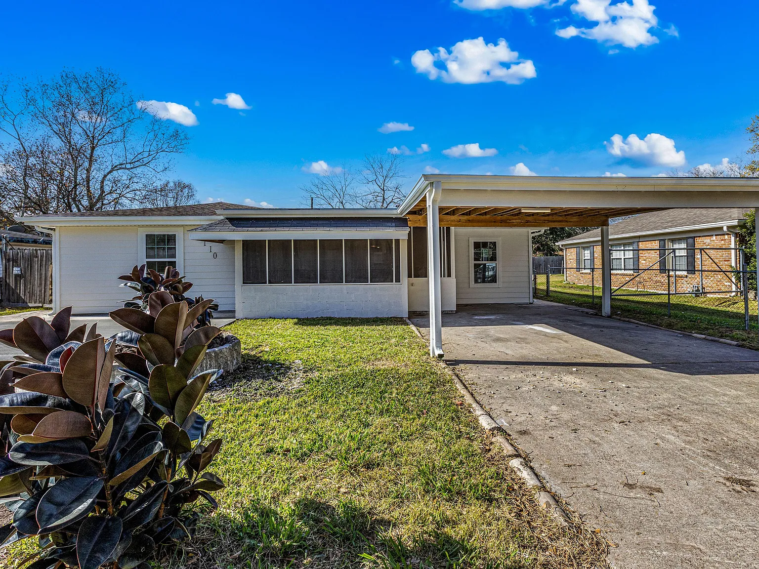 4 bed, 2.0 bath, 2282 sqft, $845 — Photo 4
