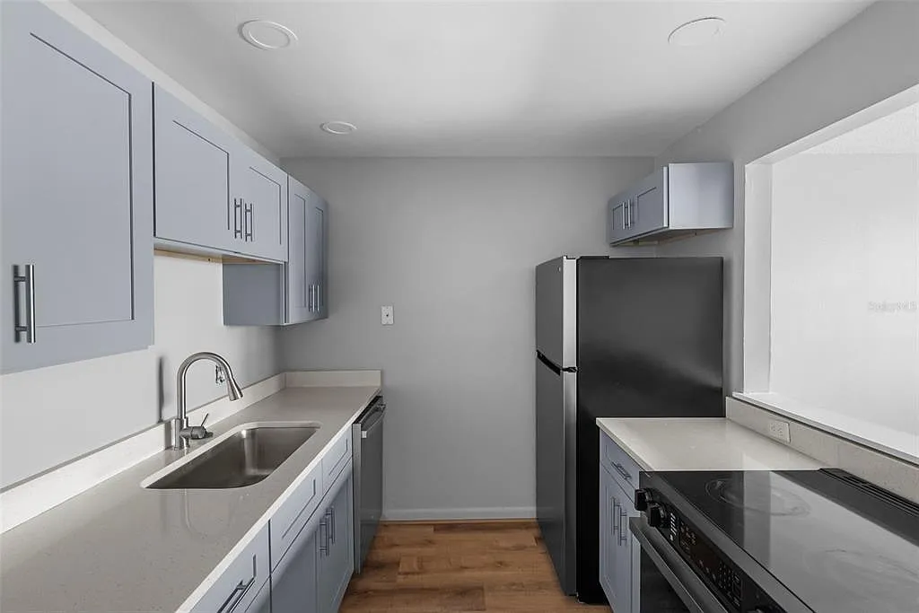 9013 Tudor Dr — Photo 2