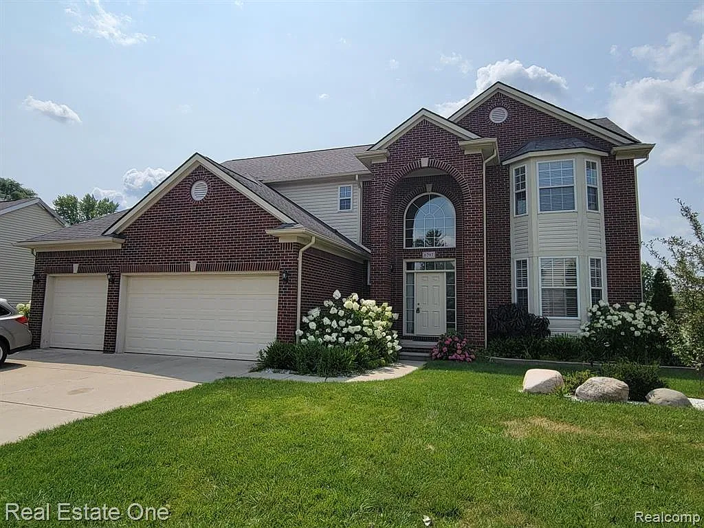 4 bed, 3.0 bath, 3164 sqft, $3,995 — Photo 1