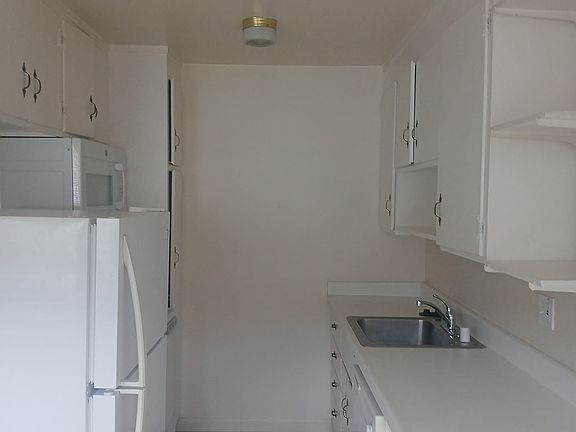 5th image of 222 Milbrae Ln APT 11