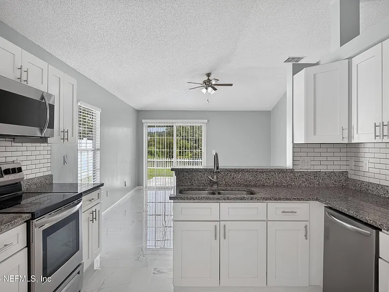 490 Hillside Dr — Photo 18