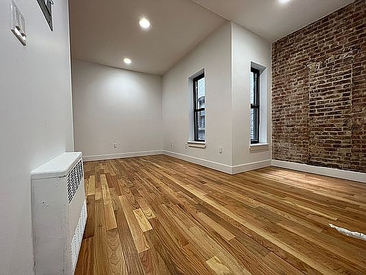 5th image of 1462 Bedford Ave #3B