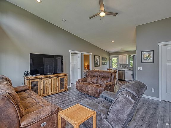 2nd image of 170 Auriga Street SW