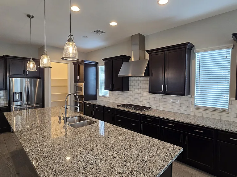 18351 W Mercer Ln — Photo 32
