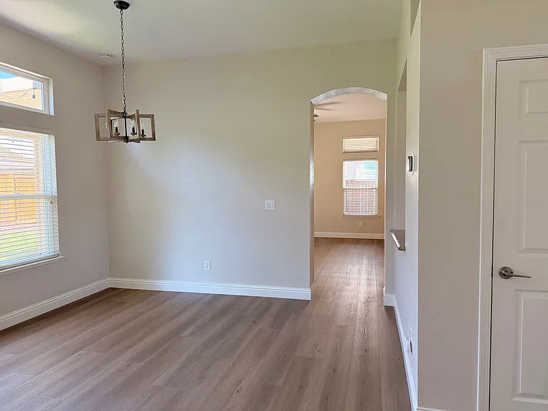 3628 Grand Point Ln — Photo 2