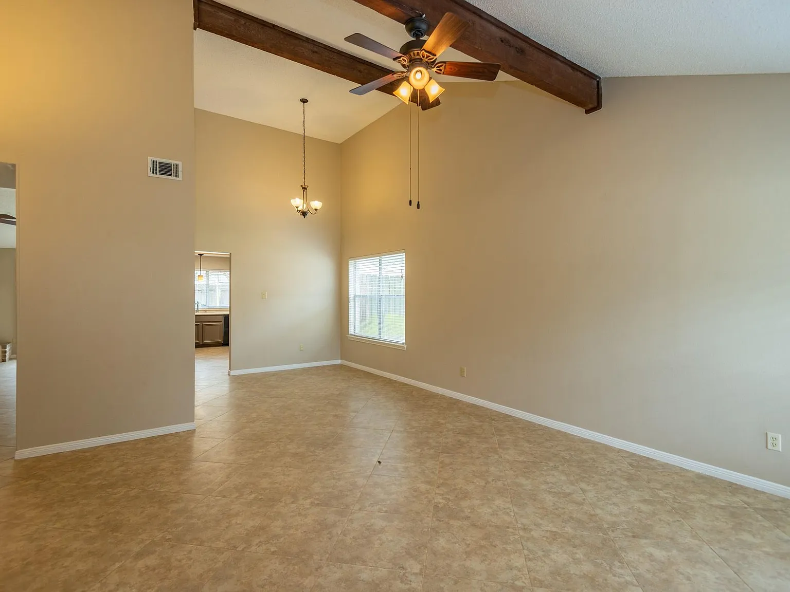 4 bed, 2.0 bath, 2002 sqft, $2,095 — Photo 4
