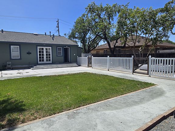 5th image of 147 W Rosemary Ln