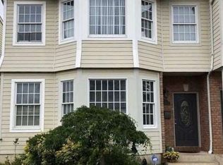 7806 Shore Rd, Port Washington, NY 11050