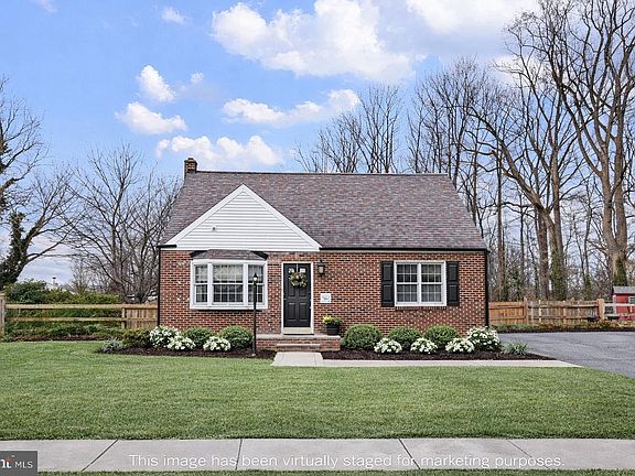 2nd image of 18 W Redmont Rd