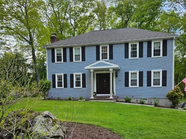 271 Cliff Dr, North Attleboro, MA 02760