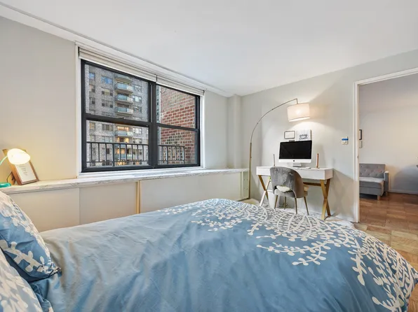 305 East 40th Street image 10 of 19