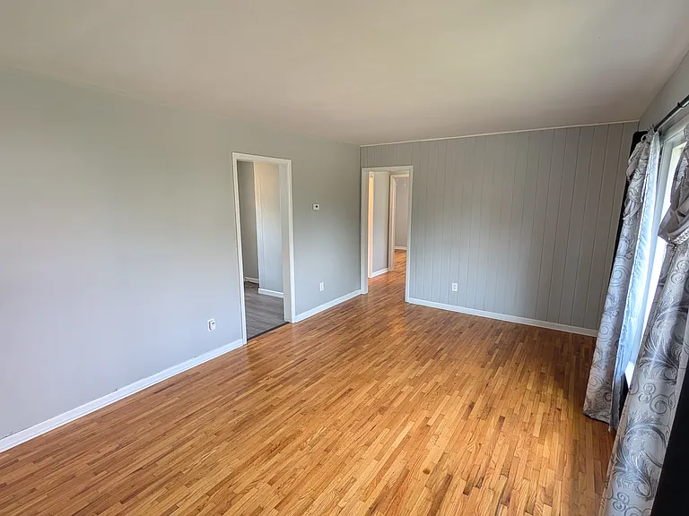 215 Edgewood Ave — Photo 6
