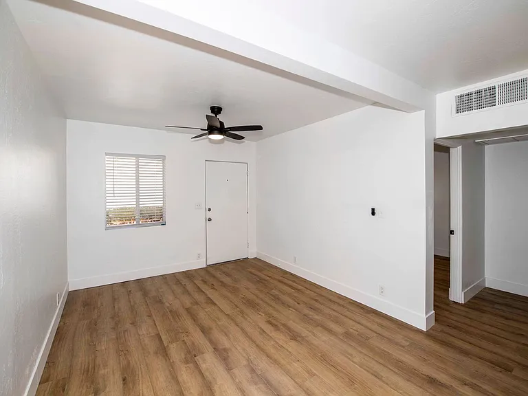 844 W Hazelwood St — Photo 3