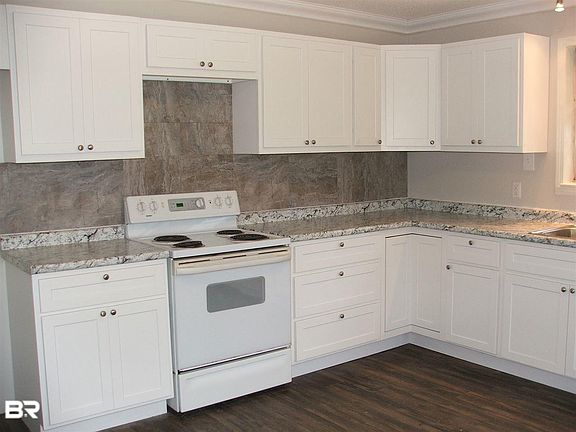 3rd image of 5733 Heritage Dr