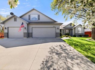 2915 E Green Canyon Dr, Meridian, ID 83642