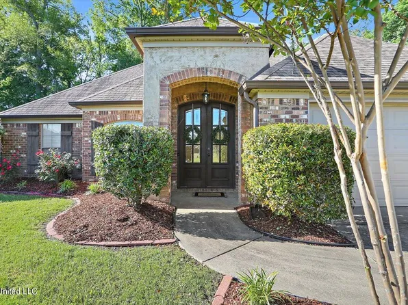 563 Oak Park Cir, Pearl, MS 39208
