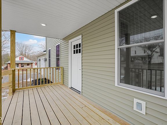 3rd image of 225 E Jackson St