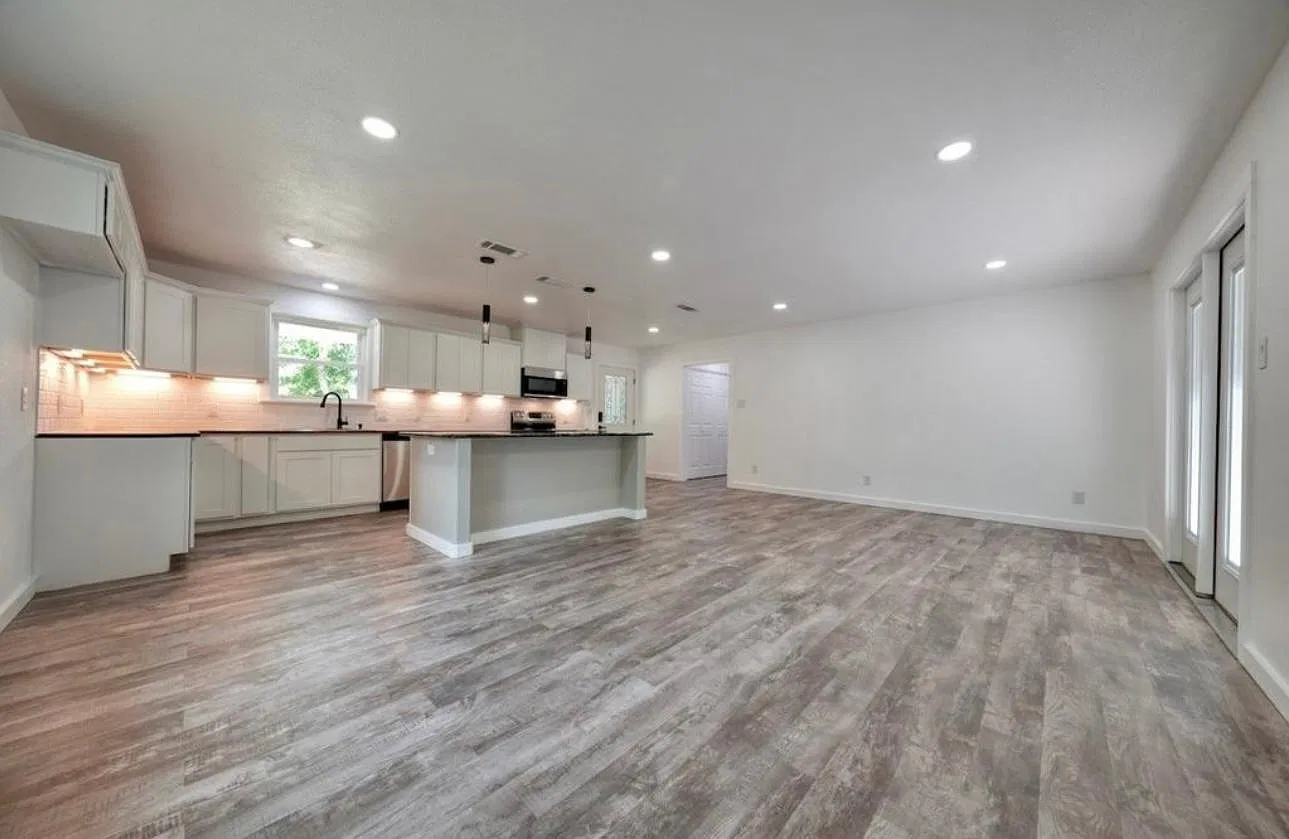2806 Brentwood Dr — Photo 4