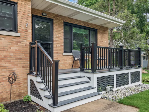 426 Concord Ave, Fox River Grove, IL 60021