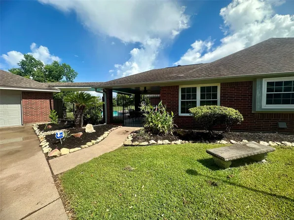 1614 Avenue Q, Santa Fe, TX 77510