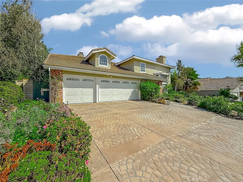 5 bed, 3359 sqft, $11,495 — Photo 1