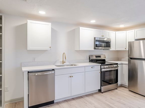 5th image of 413 N Charlotte Ave #2