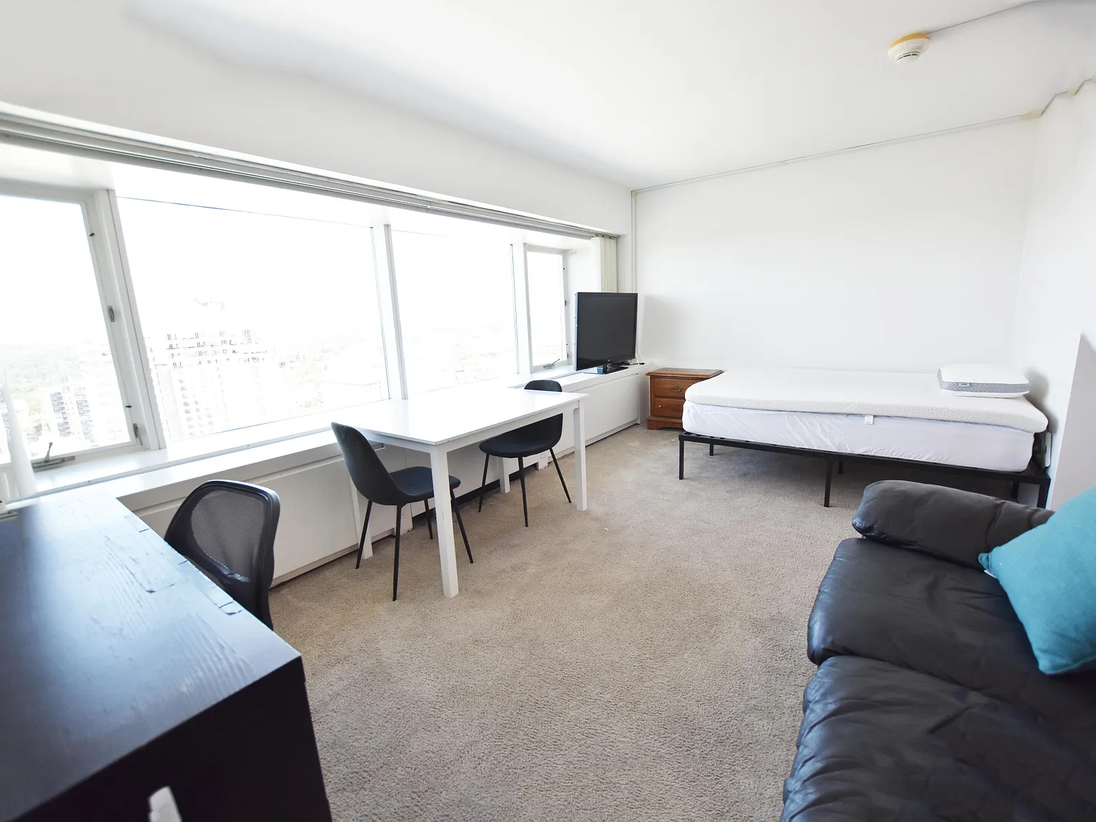Studio, 1.0 bath, 383 sqft, $2,000 — Photo 2