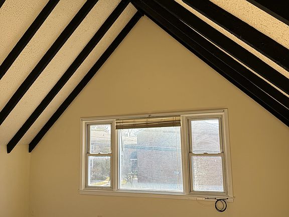 5th image of 133 Glenwood Ave #3