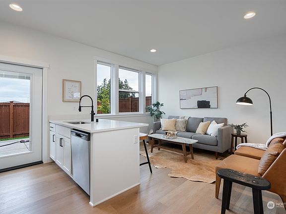 4th image of 643 Bucko Ave #B