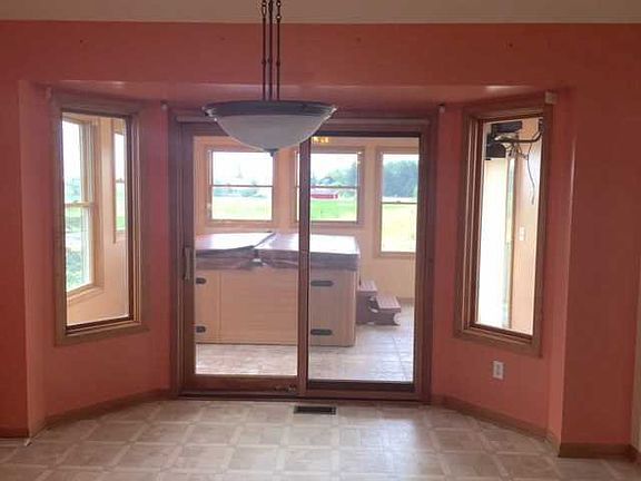 4th image of 5011 Redwood Dr