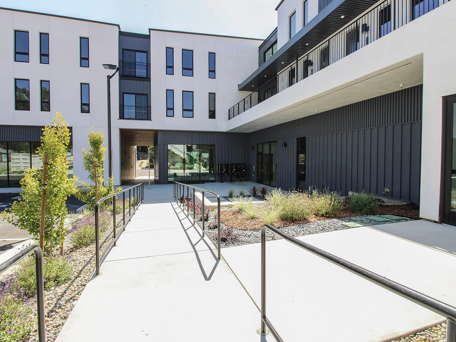 Newly Built Luxury Apartments in San Luis Obispo "Little Italy" — Photo 3