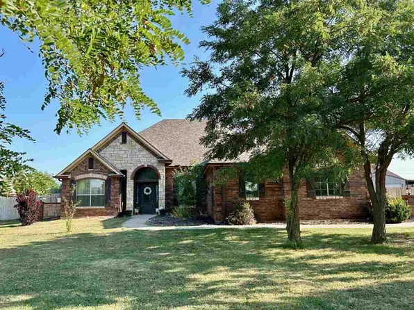 38 NE Sunset Dr, Elgin, OK 73538
