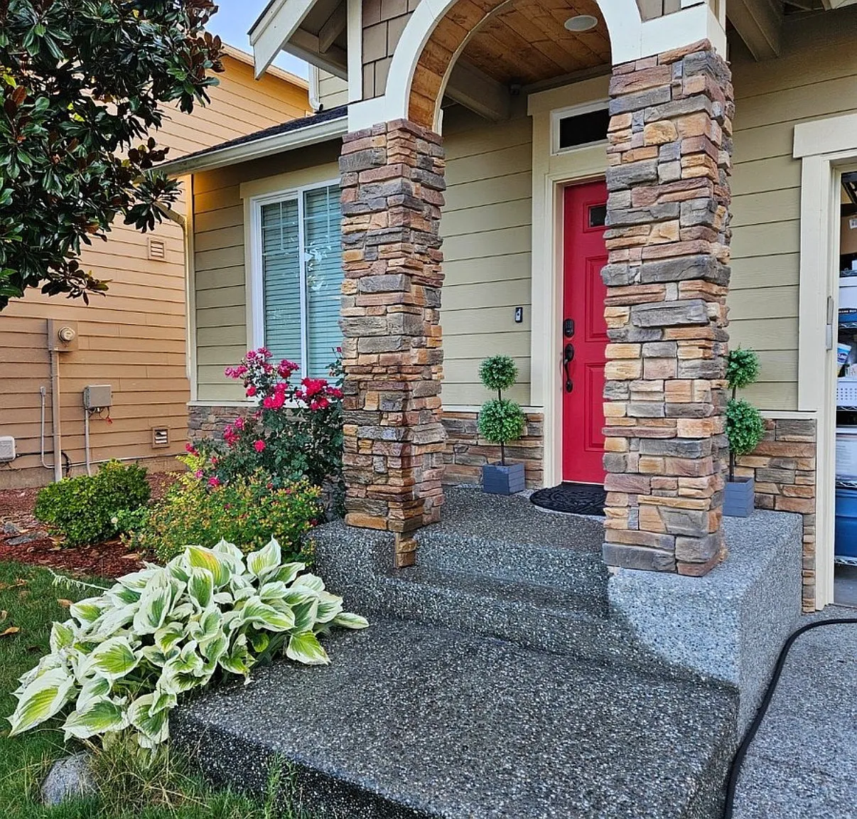 4 bed, 2.5 bath, 2393 sqft, $3,950 — Photo 2
