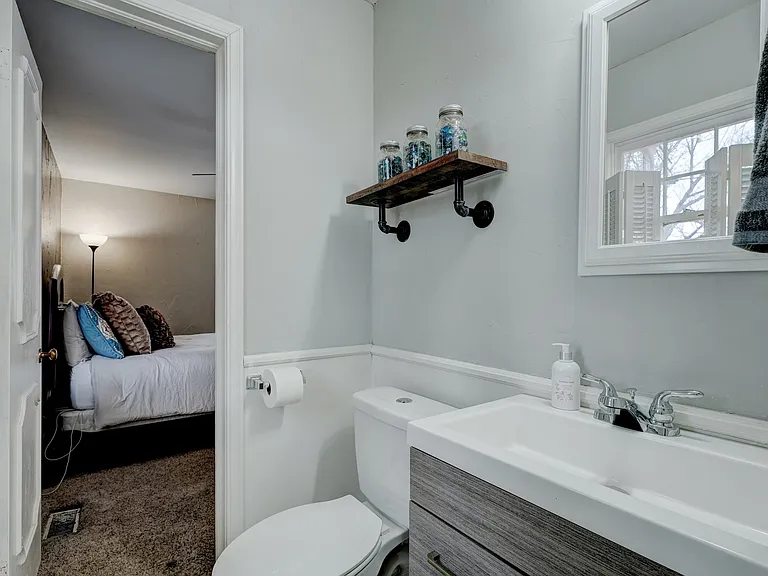1909 Lanesboro Dr — Photo 12