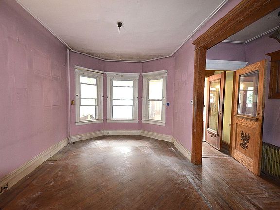 2nd image of 1622 Avenue