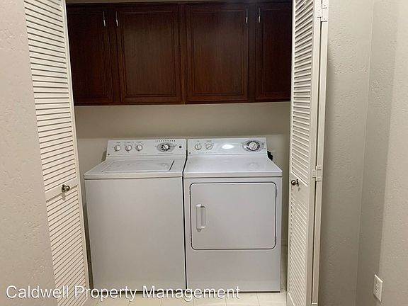 4th image of 2032 W Olive Way