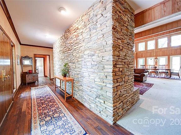 3rd image of 46 Heritage Dr