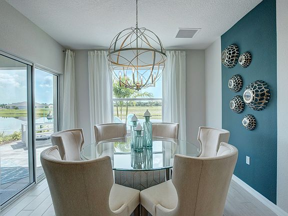 Dining room with access to lanai