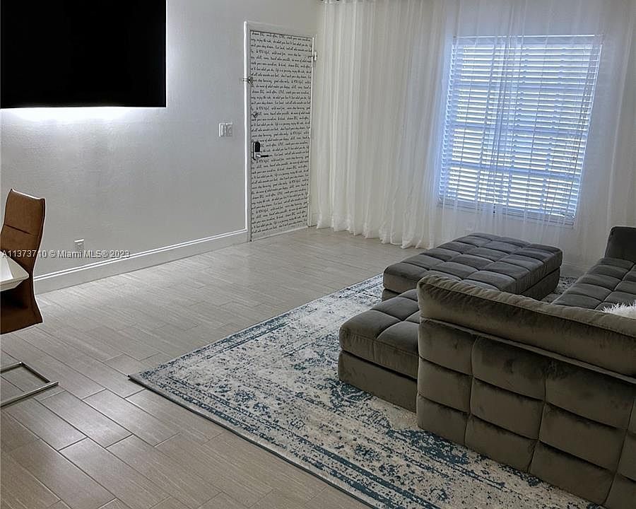 Imperial Point Colonnades Condominiums 2201 NE 66th St Fort