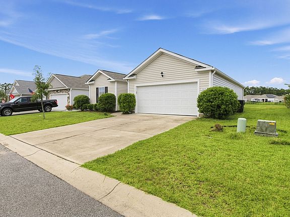 5th image of 383 Spruce Pine Way