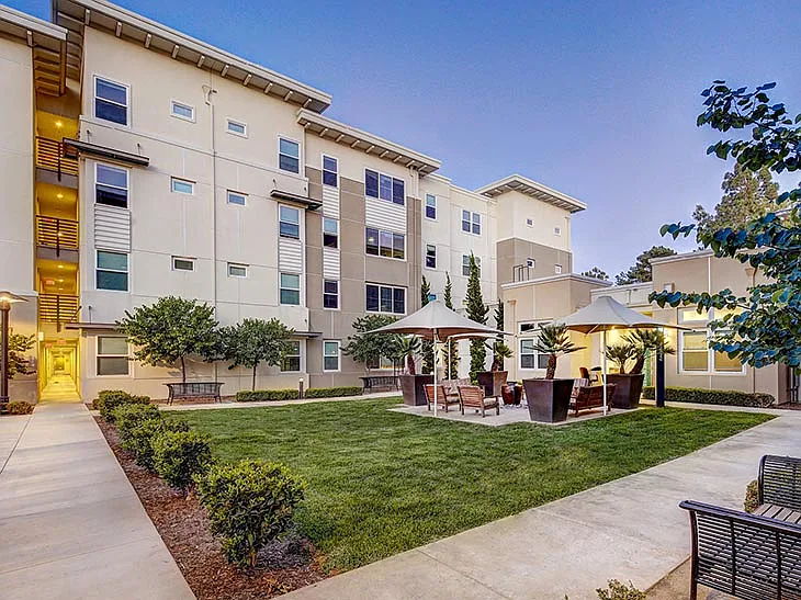 Building Photo - 10000 Adobe Cir
