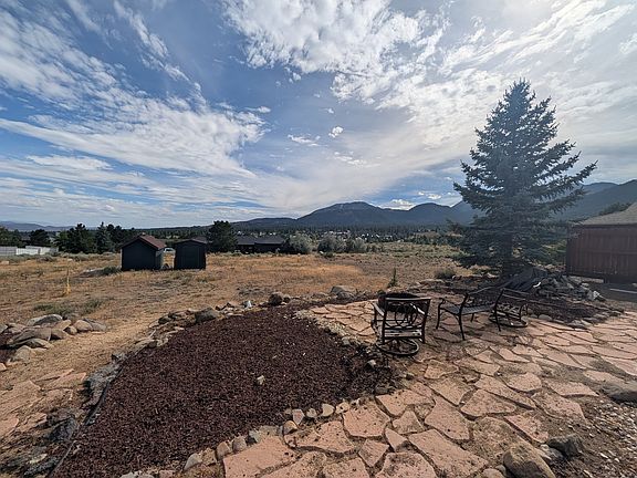 3rd image of 15985 Thompson Ln