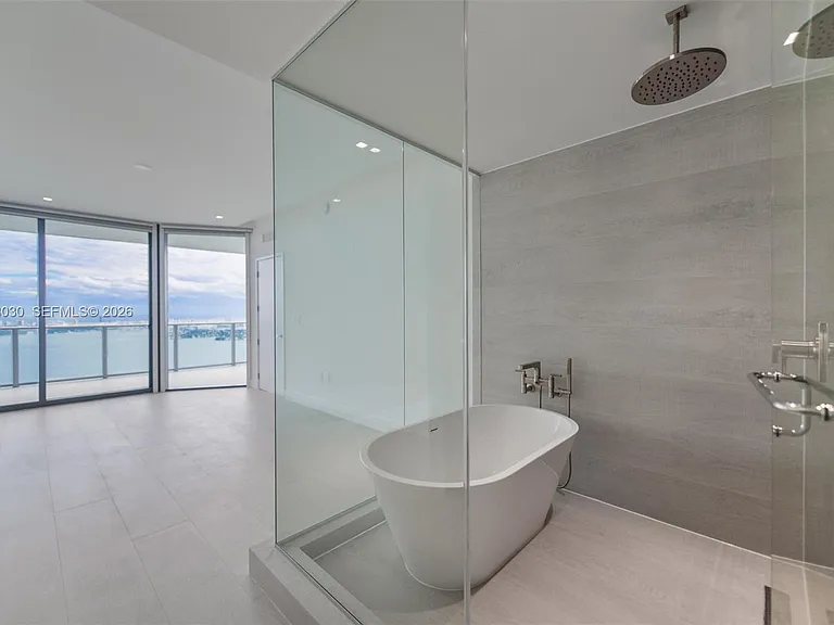 700 NE 24th St #5107 — Photo 36