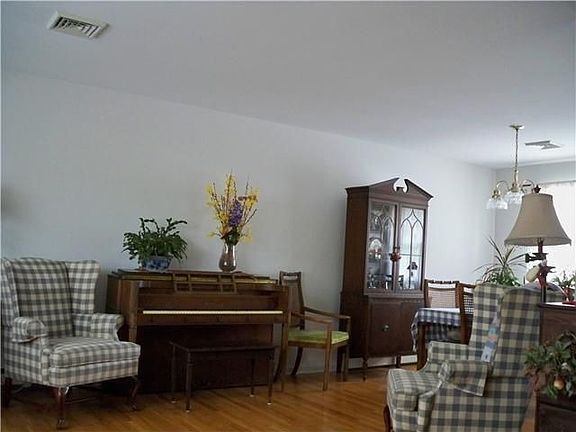 Living Room/Dining Room