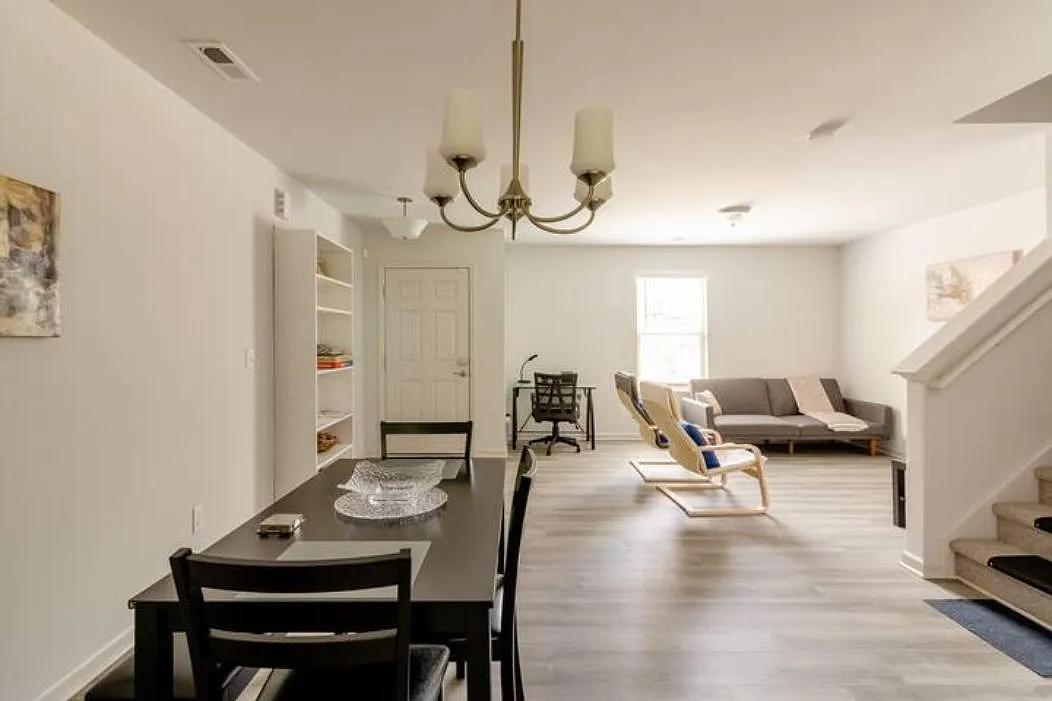 3 bed, 2.5 bath, 1304 sqft, $1,875 — Photo 4
