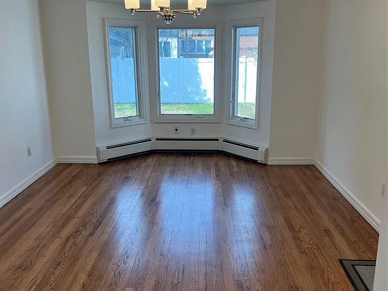 1016 Oaks Dr — Photo 7