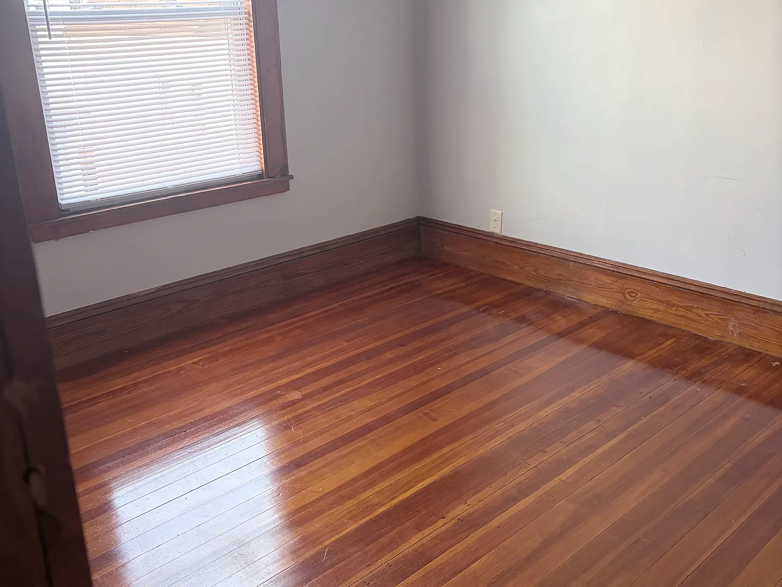 2 bed, 1000 sqft, $1,800 — Photo 2